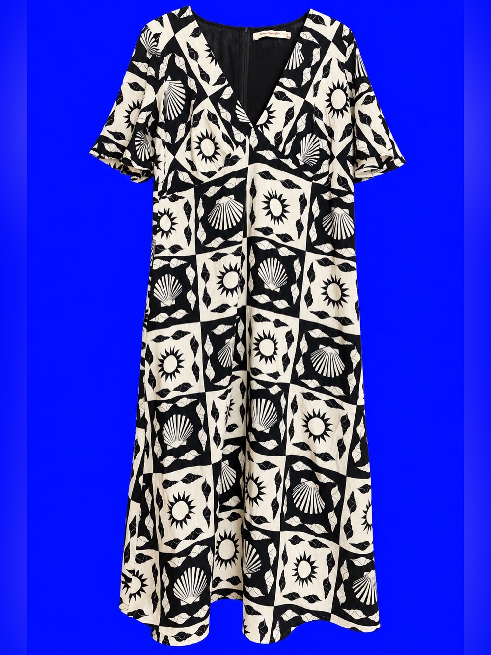 Lisa Says Gah Black + White Shell Dress